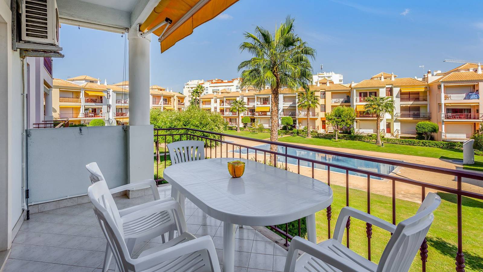 Ganze Wohnung, Ferienwohnung für 4 Personen mit Pool in Quarteira, Faro Distrikt