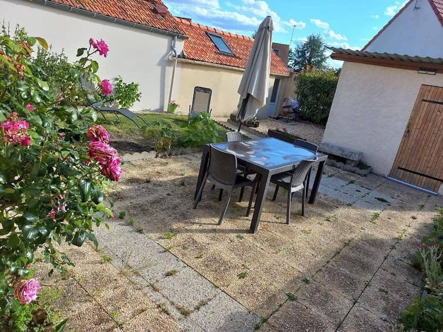 Maison chaleureuse solognote mitoyenne in La Ferté-Saint-Aubin, Sologne