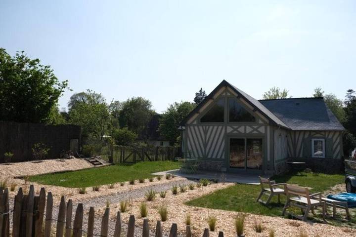 Location de vacances pour 4 personnes, avec piscine ainsi que vue et jardin à Manneville-la-Raoult - 4