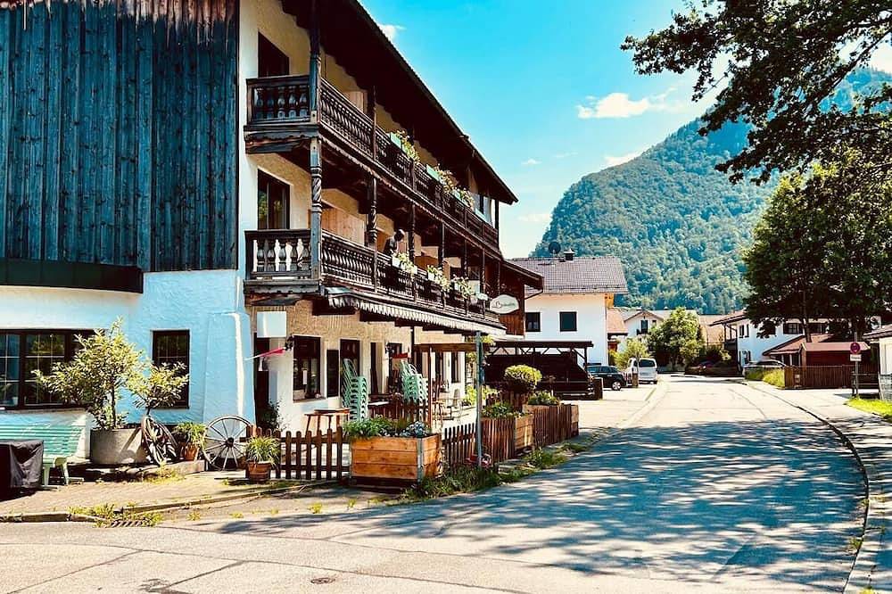 Ganze Wohnung, 90 m² Alpenglück mit Hotel-Komfort: Sauna/Whirlpool-Nutzung/ Frühstück zubuchbar in Flintsbach am Inn, Bayerische Alpen