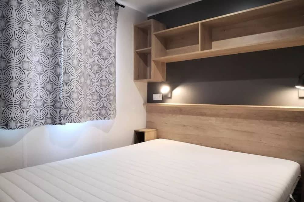 Mobile home 2 bedrooms - air conditioning - television 4 to 5 persons - 4 pers. included in the price in Calvisson, Nimes region