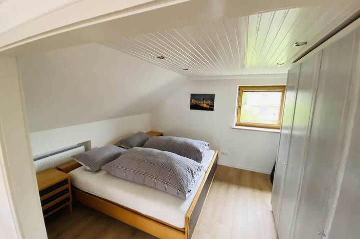 Ganze Wohnung, Schöne Dachgeschosswohnung mit Loftcharakter in Königsbrunn, Bayerisch Schwaben