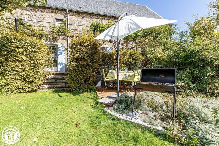 Gîte pour 4 personnes, avec Jacuzzi ainsi que Terrasse et Jardin à Tauves - 2