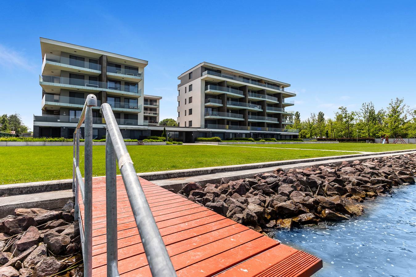 Ganze Wohnung, Lake Side Luxury-Steps To The Lake Lela in Balatonlelle, Plattensee Südufer