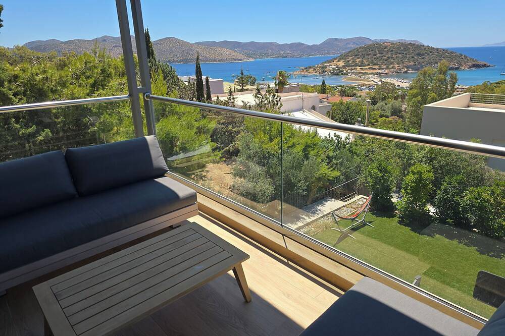 Modern villa with swimming pool and  amazing sea view in Athens Riviera x10 pers in Anavyssos, East coast of the Attika region