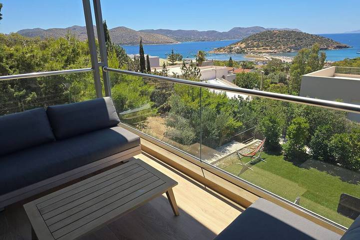 Location de vacances pour 11 personnes, avec Balcon et Jardin dans Anavissos