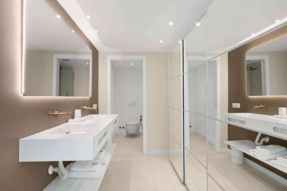 Stunning and modern 5 bed villa in Portals in Portals Nous, Calvià