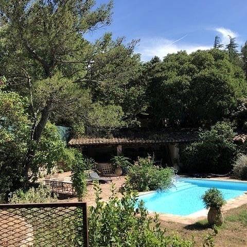 Chambre d’hôte pour 4 personnes, avec jardin et piscine