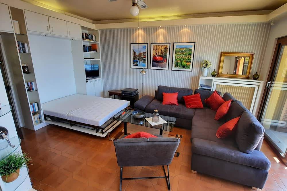 Entire apartment, 3-room apartment with large sunny balcony, pool & dream lake view in Veddo, Maccagno con Pino e Veddasca