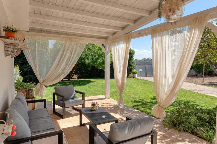 Villa 'Casa Vacanza Ranzulu' with Private Pool, Wi-Fi, and Air Conditioning in San Donato di Lecce, Lecce Province