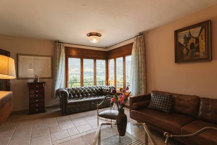 Appartement entier, Boutique Farmhouse I Views & Vineyard I Infinity Pool in La Seu d'Urgell, Pyrénées catalanes