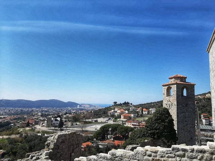 Gîte pour 8 personnes, avec jardin ainsi que piscine et vue, animaux acceptés dans Bar - 2