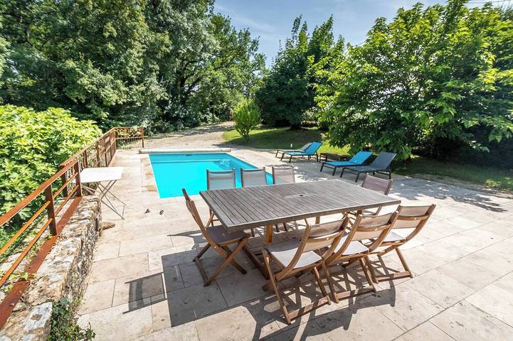 Location de vacances pour 12 personnes, avec piscine à Cavagnac