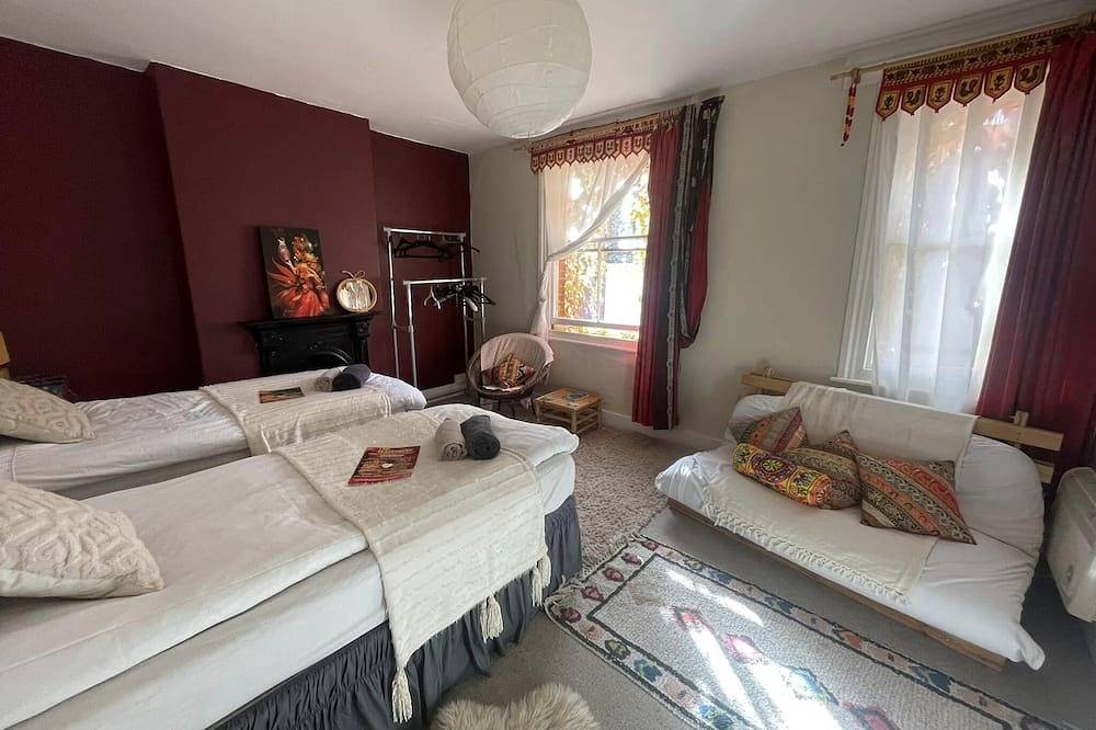 Glastonbury Charm - Cozy 2 Bedroom House in Glastonbury, Somerset