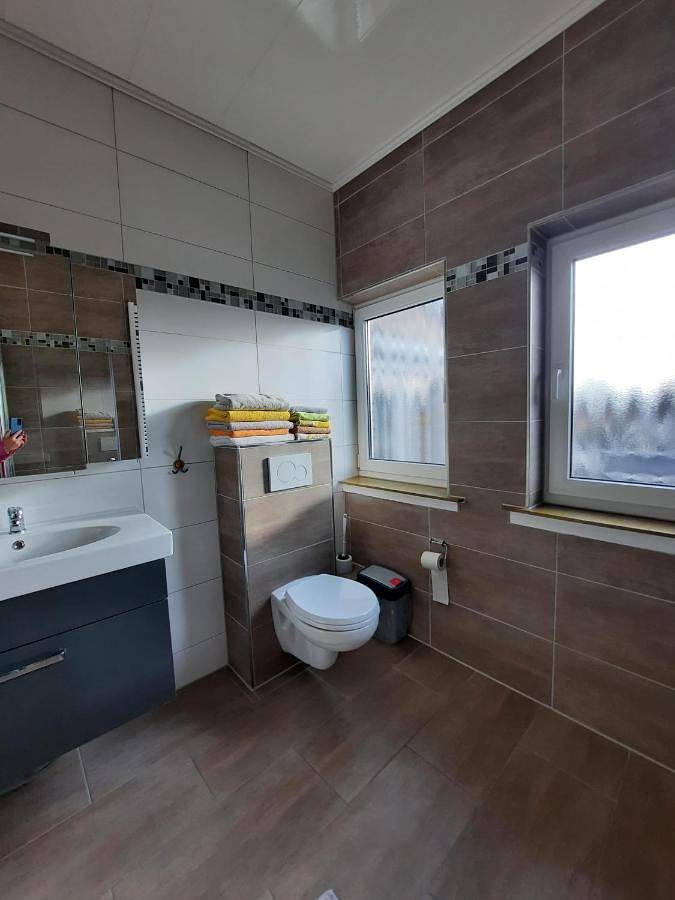 Ferienwohnung für 6 Personen, mit Balkon und Terrasse sowie Garten und Sauna in Schortens - 4
