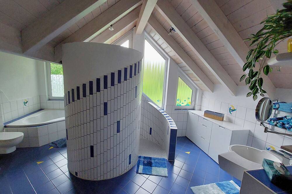 Ganze Wohnung, Ferienwohnung Albblick Neuffen - hell, modern, gemütlich, ideal für 2-3 Personen in Neuffen, Landkreis Esslingen