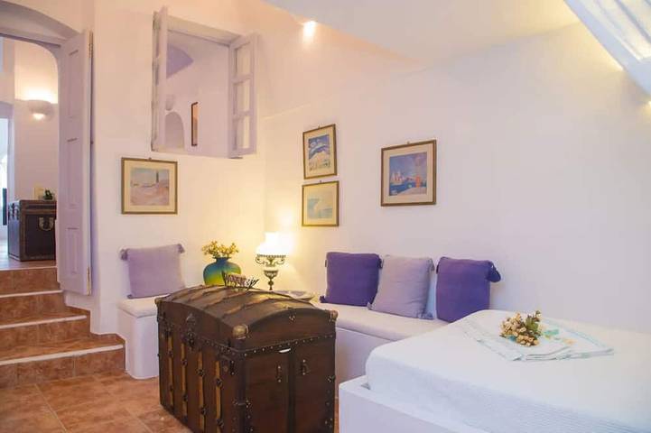 Lydia Luxury cave Villa with Jacuzzi & sea view in Karterados, Santorini
