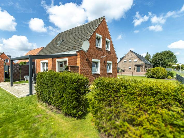 Ferienhaus für 6 Personen, mit Garten und Terrasse in Hage