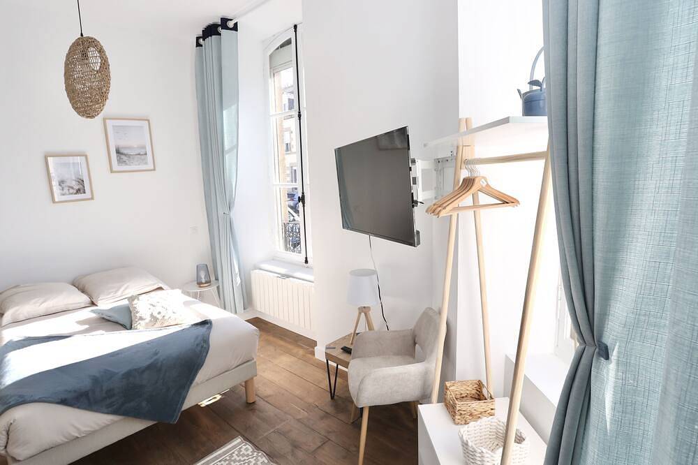 Apartamento entero, Napoléon Gare 1 ★ Studio ★ Lumineux★ Bylocly in Pontivy, Pontivy region