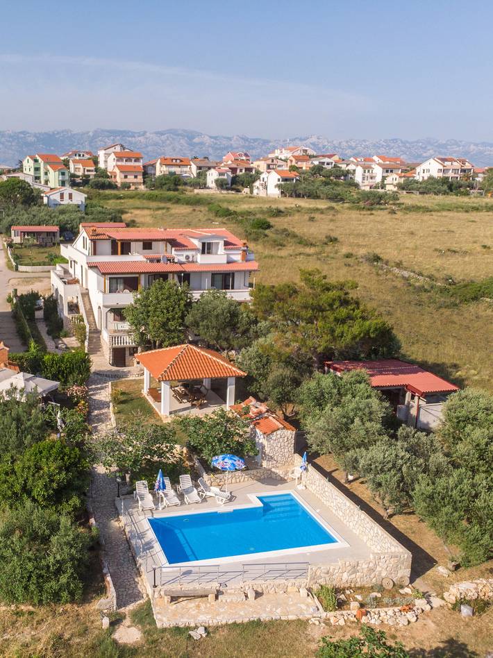 Ferienwohnung für 5 Personen, mit Pool und Balkon, mit Haustier