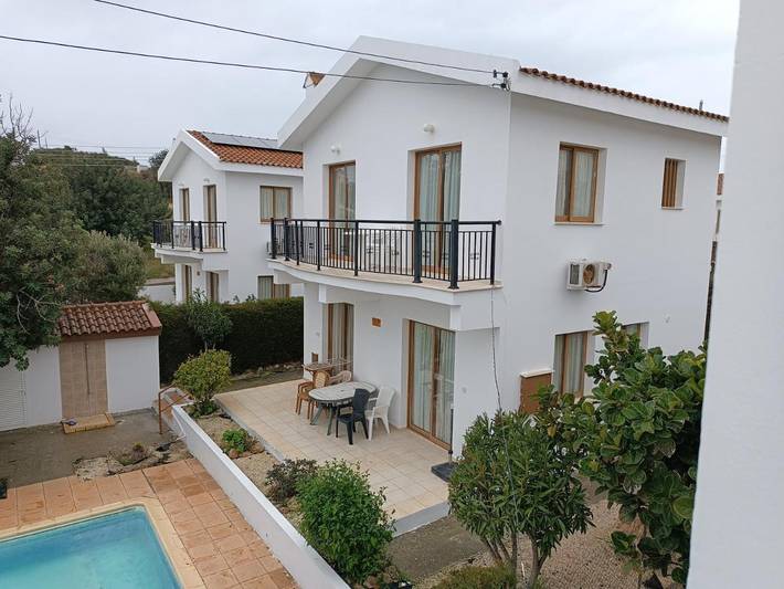 Location de vacances pour 4 personnes, avec piscine ainsi que jardin et vue dans Πισσούρι - 2