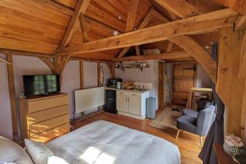 Chalet for 2 People in Brockenhurst, New Forest National Park, Photo 2