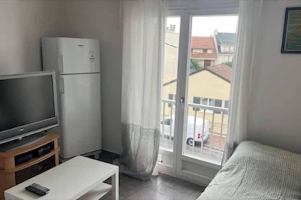 Entire apartment, Bonjour Jolie Studio sur le Boulevard pas Loin de la Gare à 19 Minutes de Paris in Évry-Courcouronnes, Essonne