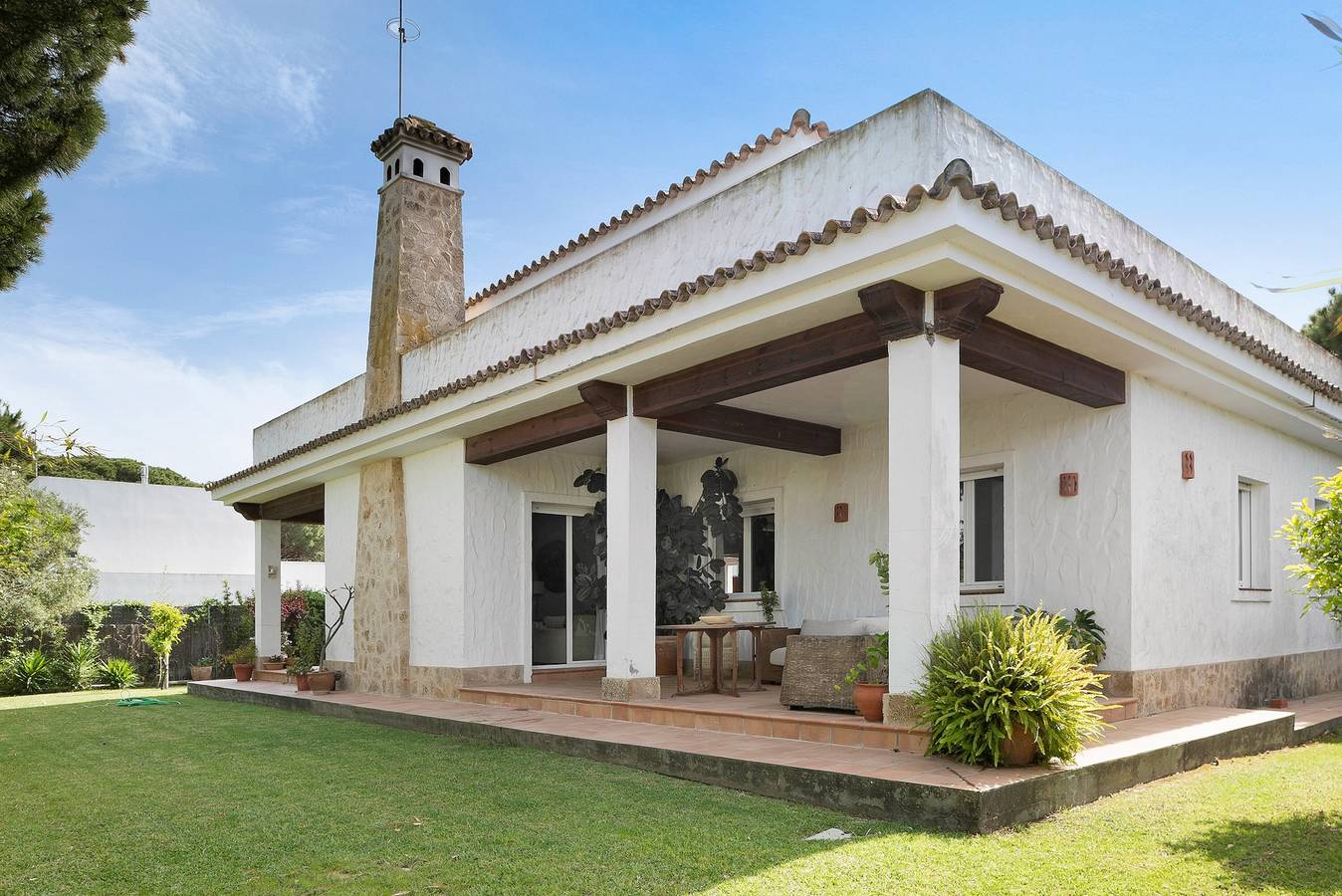 Villa 'Sol, Playa Y Diversion En Roche' con terraza privada, Wi-Fi y aire acondicionado in Roche, Conil de la Frontera