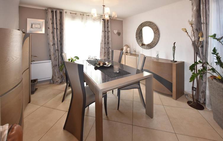 Charmante Wohnung mit Pool und Garten, in der Nähe von Rognonas in Rognonas, Arles und Umgebung