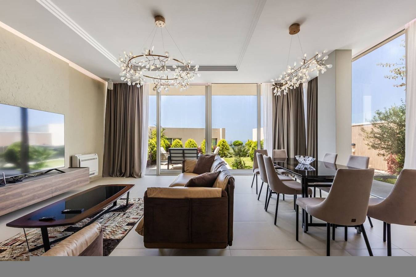 Luxe Green Coast Villa | Jacuzzi & Free Buggy in Himarë, Vlorë