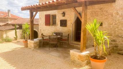 Gîte pour 2 personnes, avec jardin et terrasse à Montcabrier