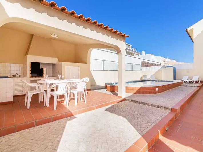 Location de vacances pour 8 personnes, avec balcon et piscine à Guia