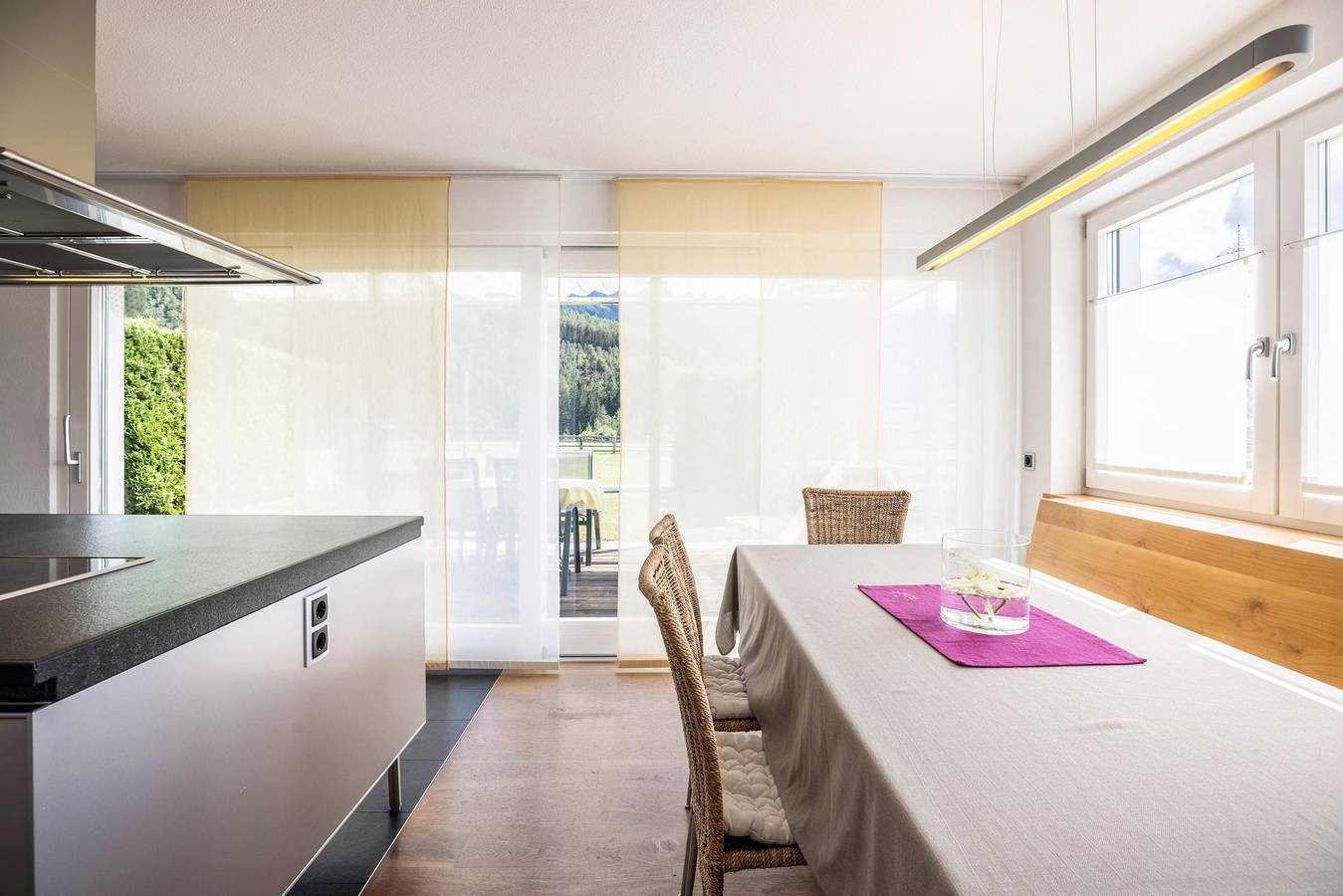 Ganze Wohnung, Ferienwohnung "Kronsun - Ruhe" mit Bergblick, Balkon & Garten in Percha, Kronplatz