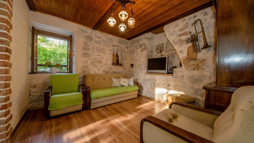 Villa pour 6 personnes, avec terrasse ainsi que jardin et jacuzzi dans Rab - 4