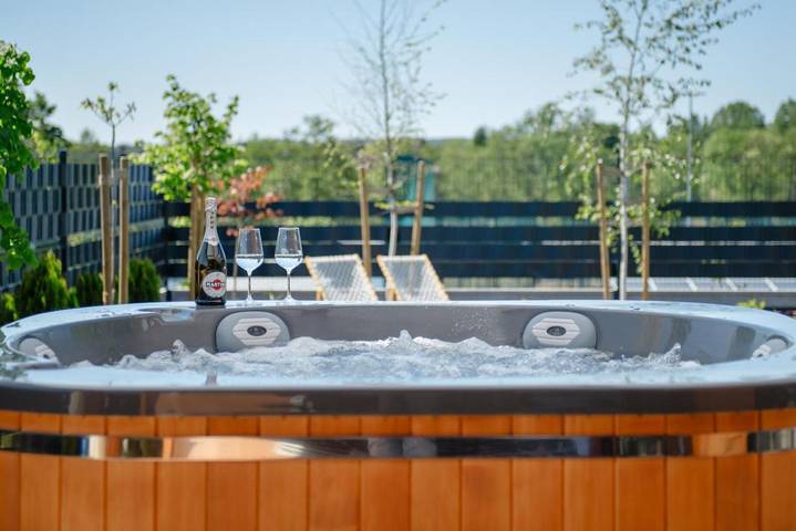 Dom wakacyjny dla 6 osób, z Jacuzzi i Taras oraz Ogród i Widok na jezioro w Lubniewice