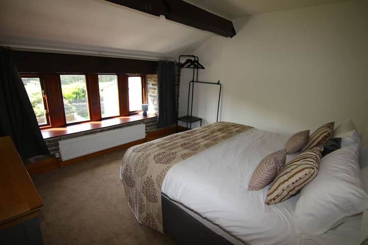 Idyllic cottage in Slaithwaite, stunning views, heart of the countryside in Westliches Yorkshire