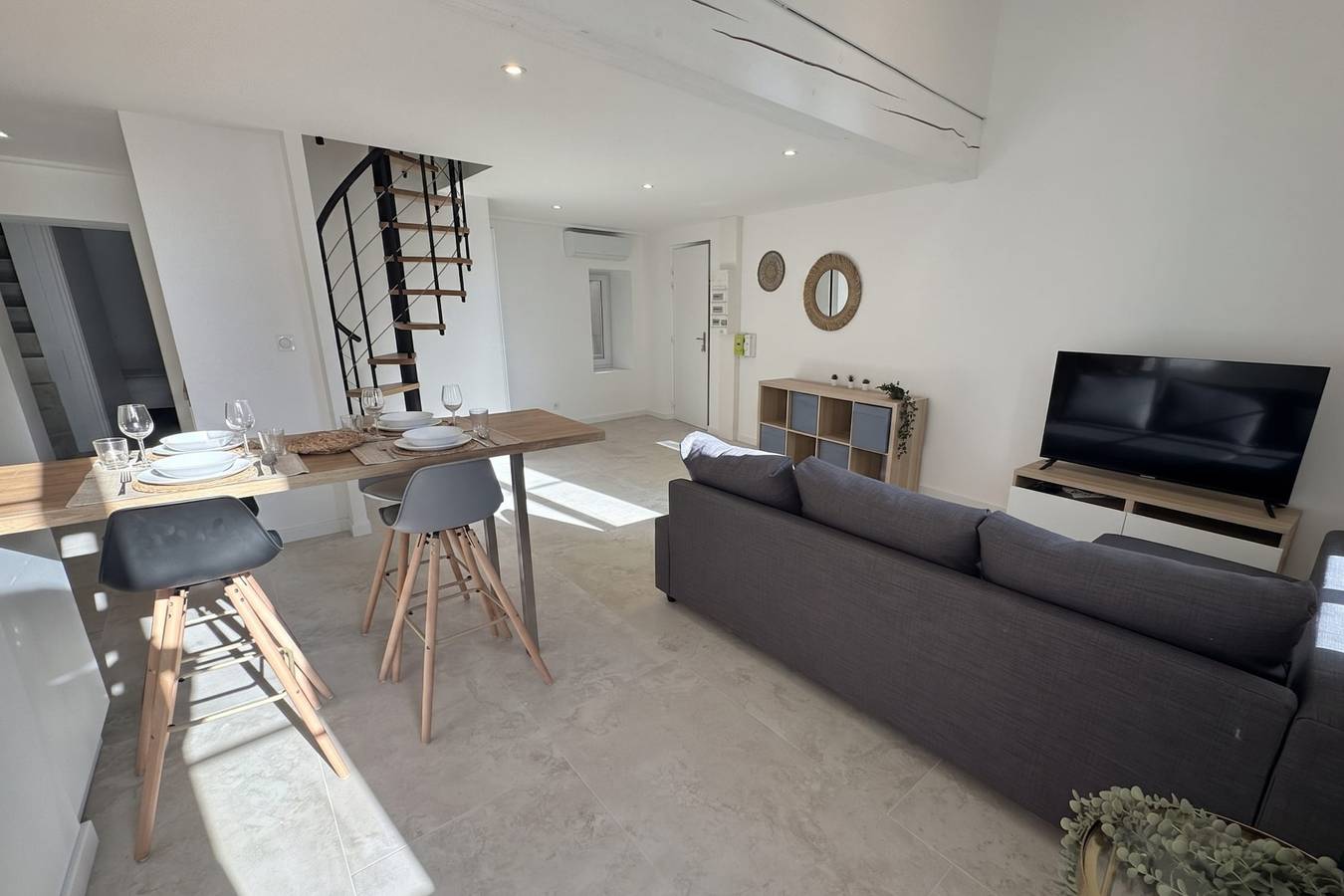 Apartamento entero, Spacious renovated apartment in the heart of Nîmes in Nimes, Region de Nimes