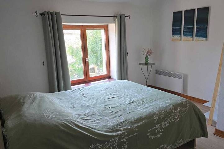 Location de vacances pour 8 personnes, avec jardin et terrasse à Vanzay - 2