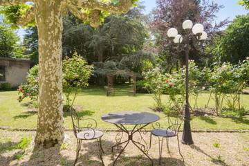 Hôtel pour 2 personnes, avec jardin à Bourg-en-Bresse