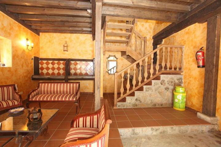 Gîte pour 3 personnes, avec jardin ainsi que terrasse et jacuzzi à La Adrada - 3