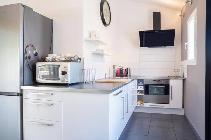 Gîte pour 6 personnes, avec piscine à Ginestas - 4