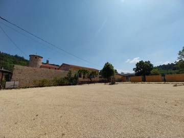 Gîte pour 5 personnes, avec jardin ainsi que sauna et jacuzzi dans la Loire