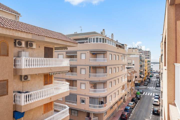 Entire apartment, Apartment 'Torri Apartments' with Sea View, Wi-Fi and Air Conditioning in Torrevieja, Costa Blanca