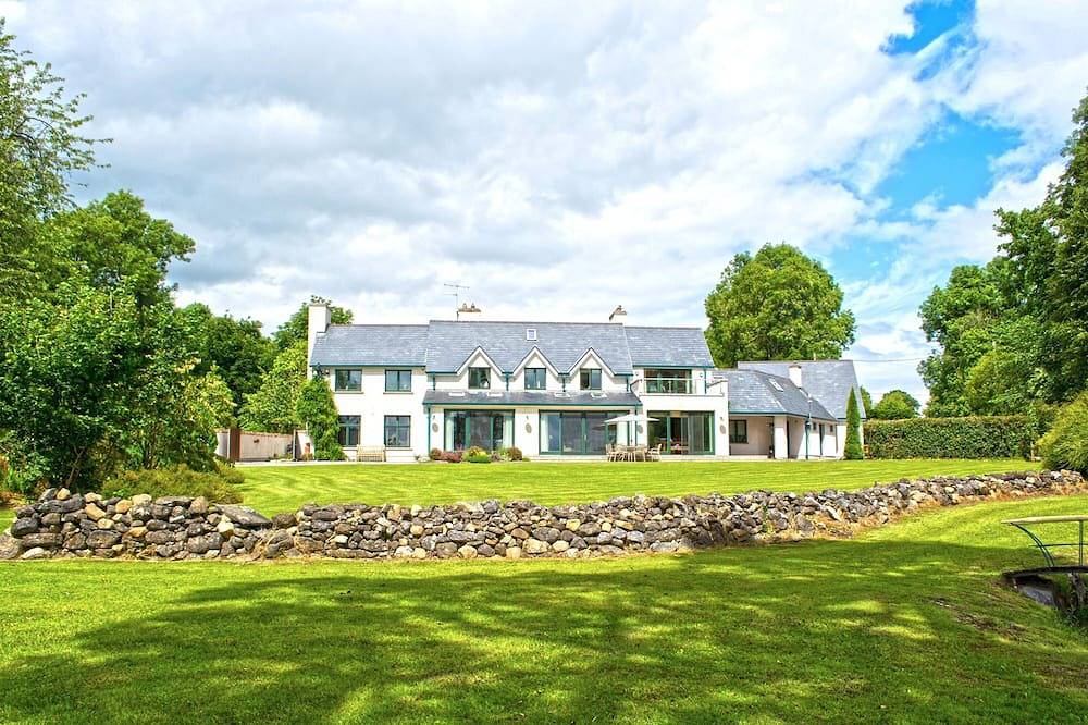 Fabulous Lakeshore House mit eigenem Steg am Lough Derg in Nenagh, Lough Derg