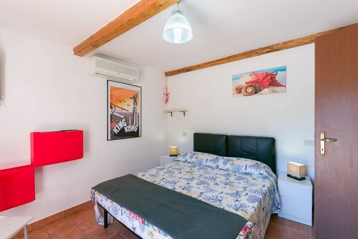 Appartamento intero, Appartamento di charme "Bilocale in Villa Elba" vicino alla spiaggia con terrazza e giardino in Marina di Campo, Campo nell'Elba