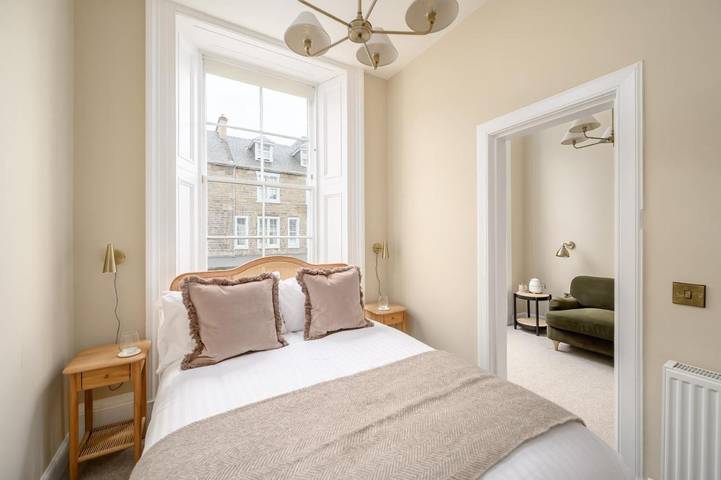 Bed and breakfast for 2 people in Edinburgh
