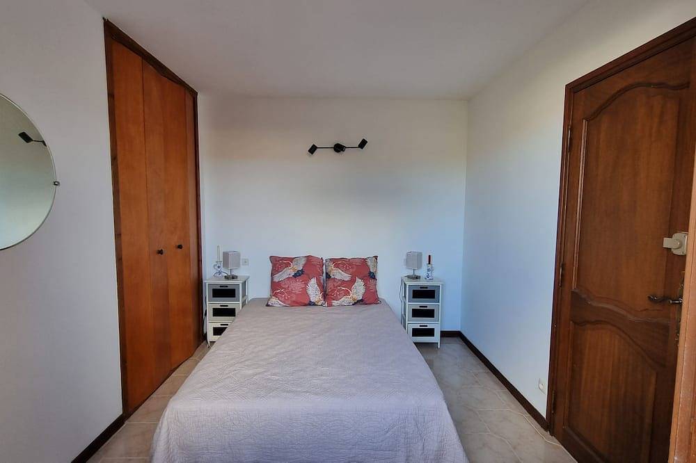 Appartamento intero, Macinaggio apartment 100m2, 2 terraces, 3 bedrooms close to shops and sea. in Macinaggio, Rogliano