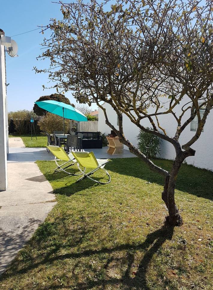 Gîte pour 6 personnes, avec terrasse et jardin