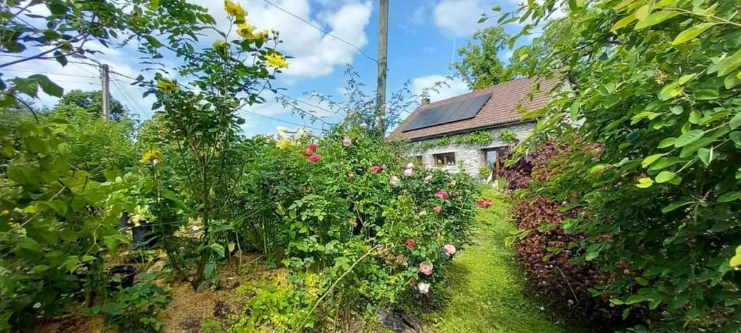 Chambre d’hôte pour 2 personnes, avec jardin ainsi que vue et piscine, animaux acceptés à Walcourt