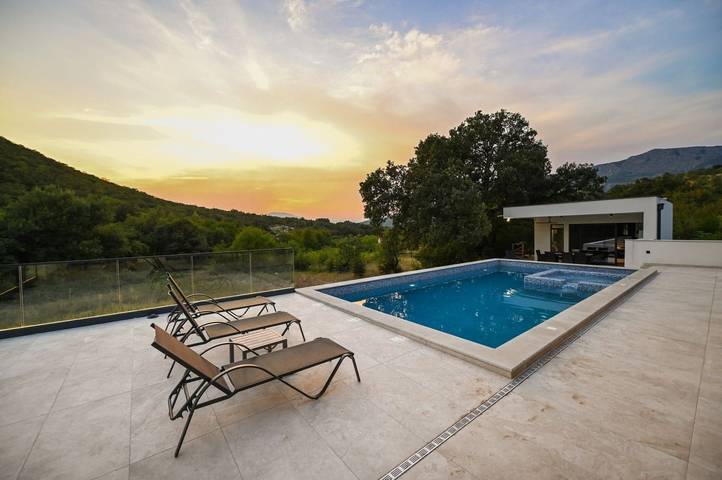 Villa für 4 Personen, mit Pool und Garten, mit Haustier in Montenegro - 2